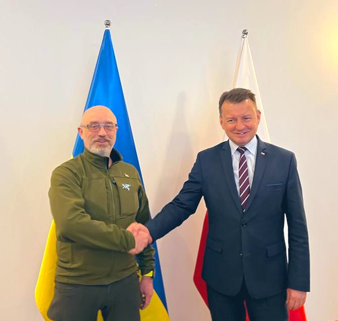 Minister of Defense of Ukraine:Victory over the tyrant is the goal of the whole world. We had 2 meetings in 2 days with @mblaszak - in Ramstein and in Warsaw. I thanked Poland on behalf of all Ukraine for its support