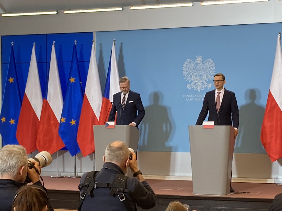 Poland's PM @morawieckim after talks with Czech PM @P_Fiala: we agreed a joint request to the European Commission to obtain new funds to support war refugees