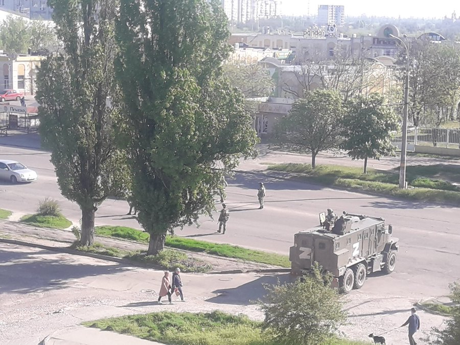 Russians set up multiple checkpoints in Kherson today