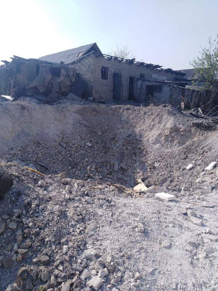 Reportedly 11 people are under the rubble of destroyed 2-storey building in Shypylivka of Luhansk region after Russian army shelling