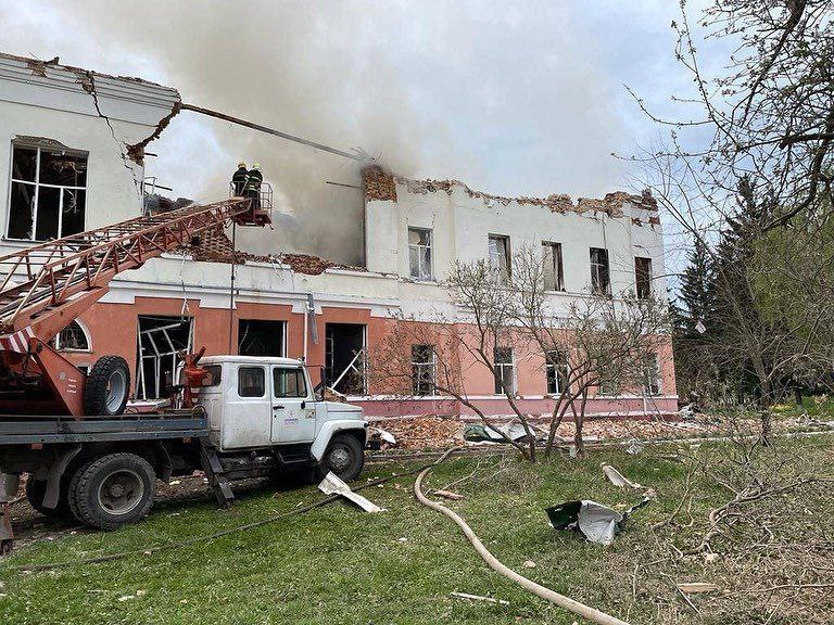 3 people killed, 12 wounded as result of Russian airstrike in Novhorod-Siverskyi town in Chernihiv region