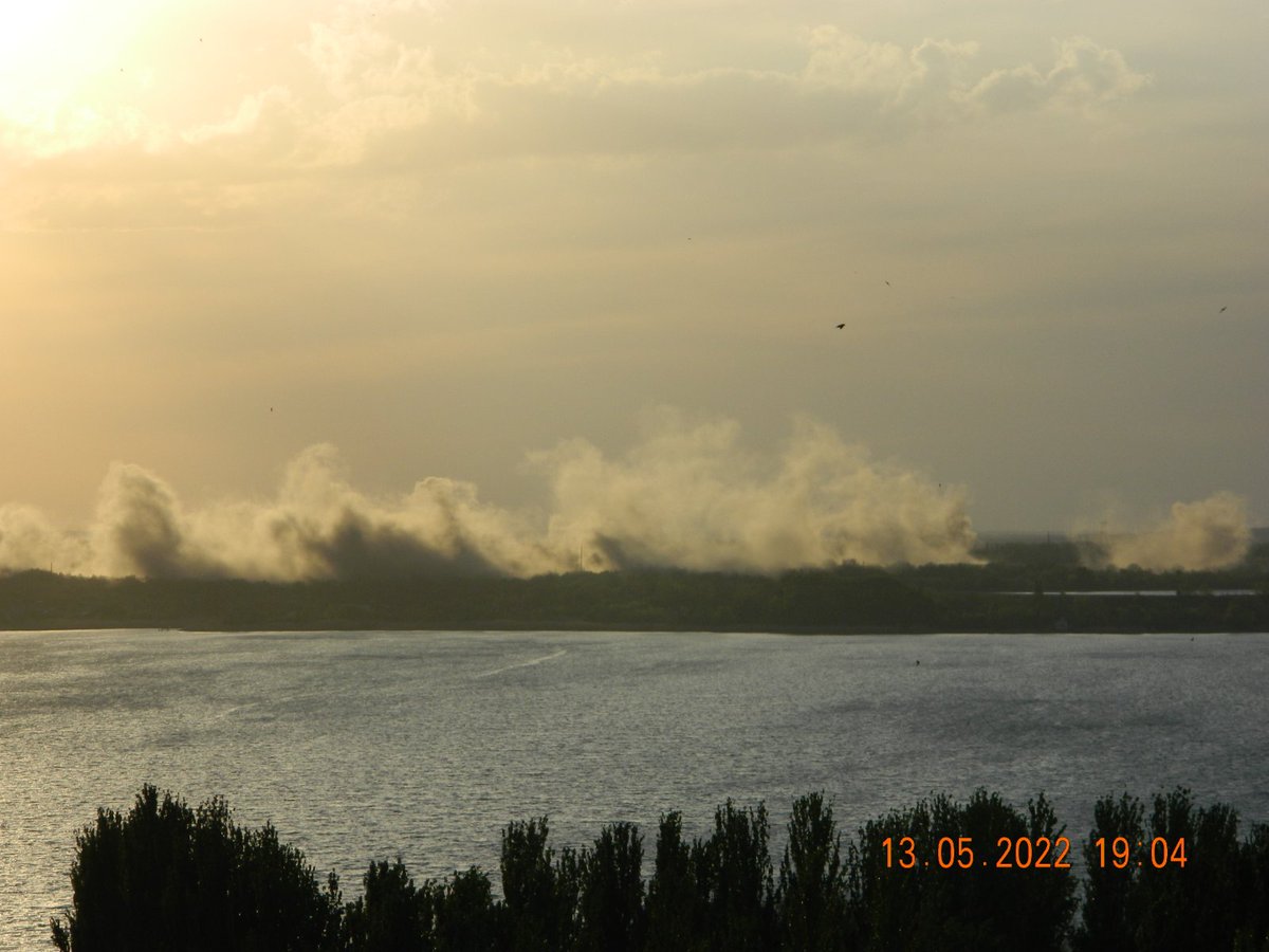 Russian forces shelling Novoluhanske town