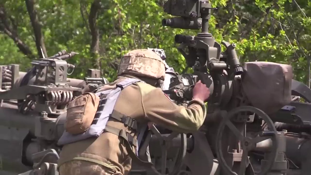 Video: Mobile Ukrainian M777 battery, eastern Ukraine