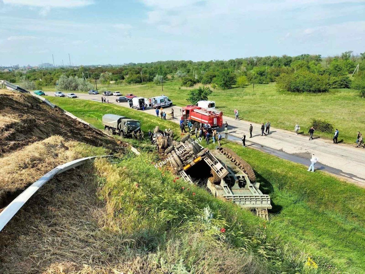 2 wounded when trailer with tank overturned in Northern Crimea