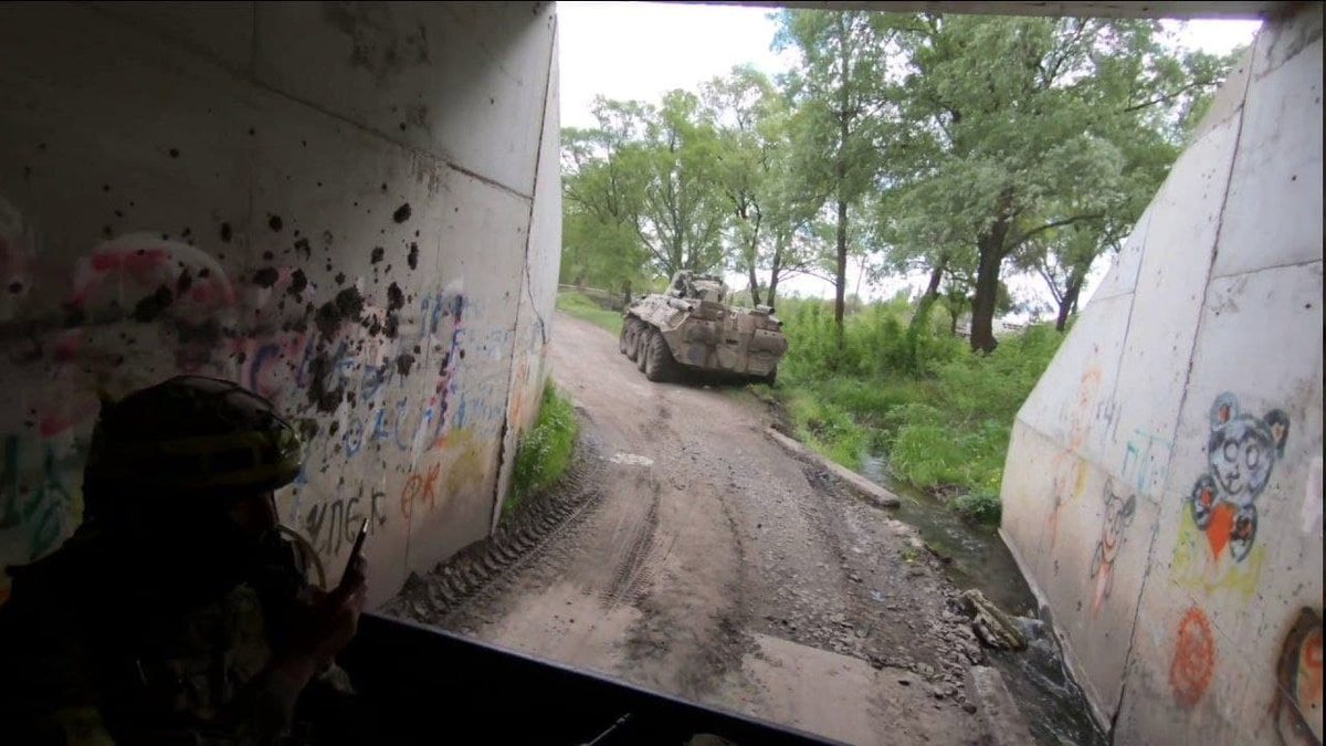 Dementiivka of Kharkiv region: Ukrainian forces seized BTR-82A and burnt a paddy wagon