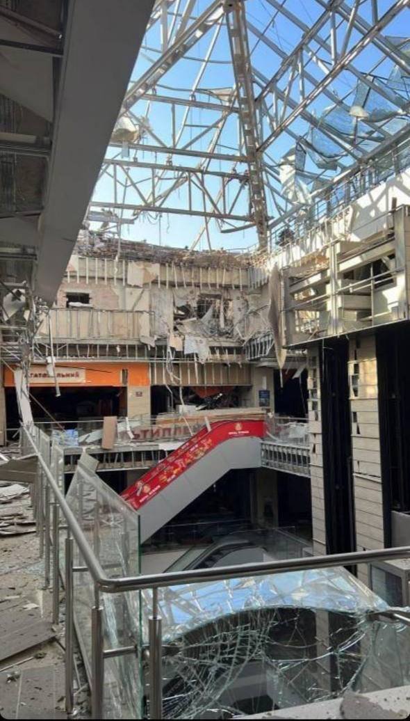 Russian missile destroyed shopping mall in Zaporizhzhia