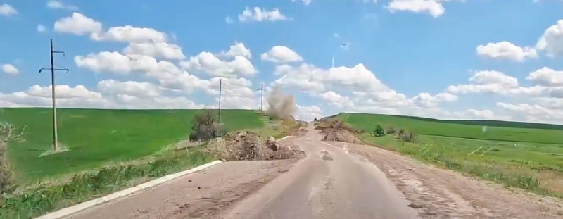 Head of Luhansk regional administration: as of noon today, Bakhmut-Lysychansk road is passable, though being shelled by Russian troops
