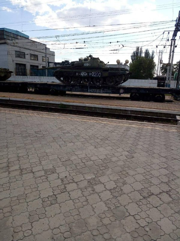 Echelon with T-62 tanks arrived in Melitopol, occupied part of Zaporizhzhia region
