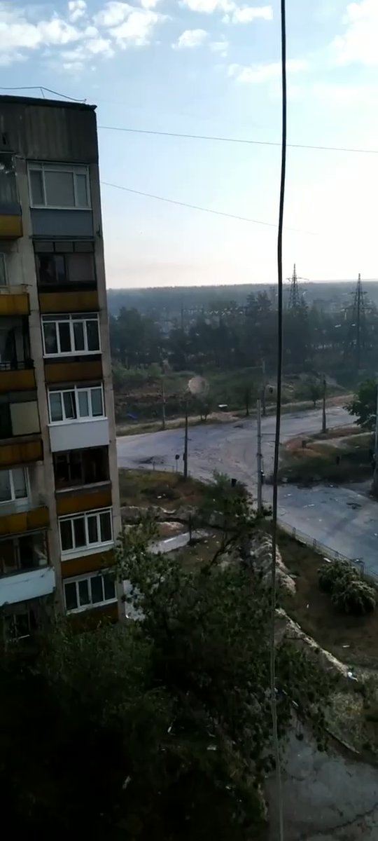 Video this morning from Severodonetsk, where the city is under heavy Russian bombardment. Ukrainian forces have reportedly mounted a counteroffensive; Russian troops earlier controlled majority of city