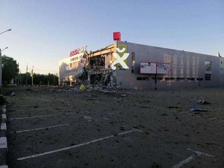 Grocery destroyed as result of Russian missile strike overnight in Kharkiv