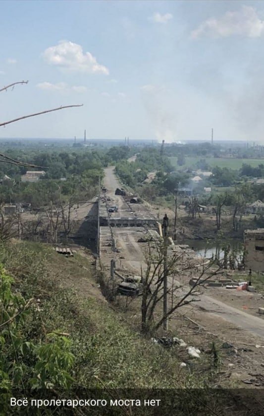 Bridge between Sieverodonetsk and Lysychansk destroyed