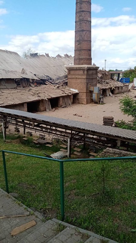 Ukrainian air defence shot down Russian missile over Zolochiv, Lviv region. Debris damaged brick plant. 4 wounded, including 1 child