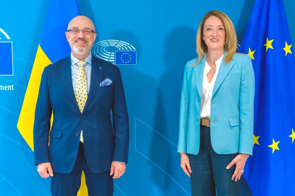 Roberta Metsola: Pleasure to welcome Ukrainian Defence Minister @oleksiireznikov to @Europarl_EN.  Our support to Ukraine will not fade. We cannot allow war fatigue to set in.  We will continue to provide military, financial & humanitarian aid, and to support Ukraine's EU candidacy