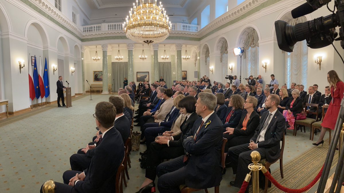 President @andrzejduda addresses Polish Ambassadors: We must not be afraid today because our adversary wants us to be afraid and to withdraw The president also lauded the ambassador to Ukraine @B_Cichocki who did not left Kyiv during the Russian invasion