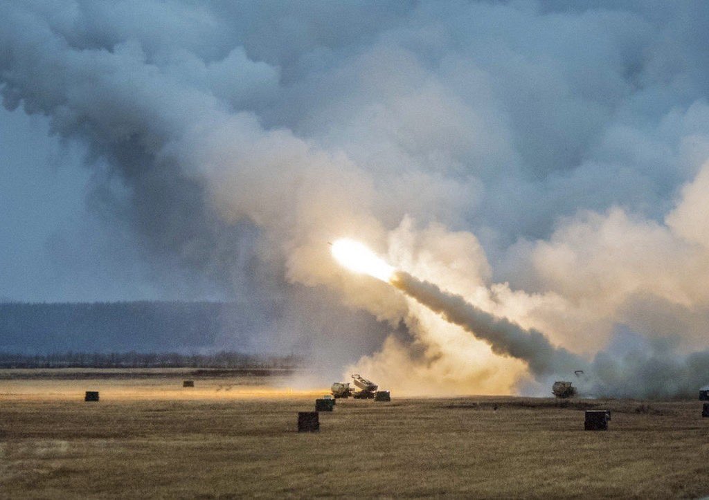 Minister of Defense of Ukraine:HIMARS have arrived to Ukraine. Thank you to my U.S. colleague and friend @SecDef Lloyd J. Austin III for these powerful tools. Summer will be hot for Russian occupiers. And the last one for some of them