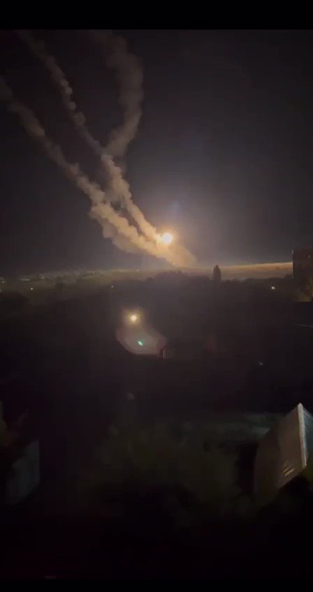 This is reportedly footage of a failed Russian air defense system missile launch from Alchevsk, Luhansk Oblast