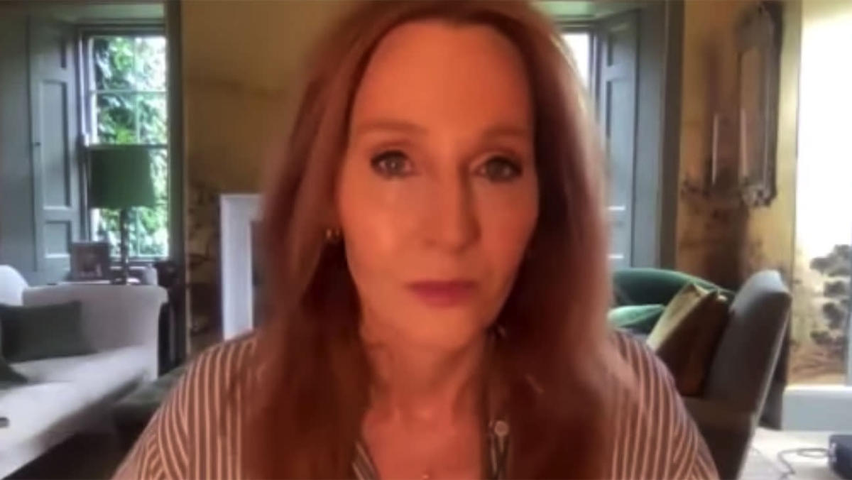 Russian hackers have released a video of @jkrowling speaking with a fake @ZelenskyyU about her efforts to rebuild Ukraine