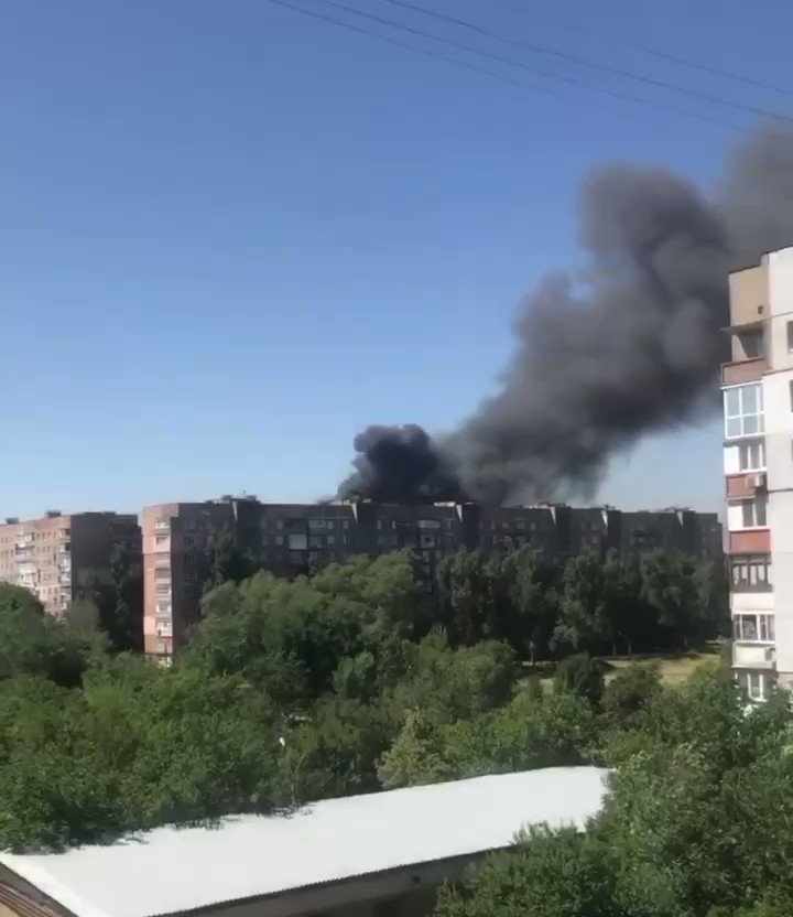 Fire at Tikhiy neighbourhood at Petrovsky district of Donetsk
