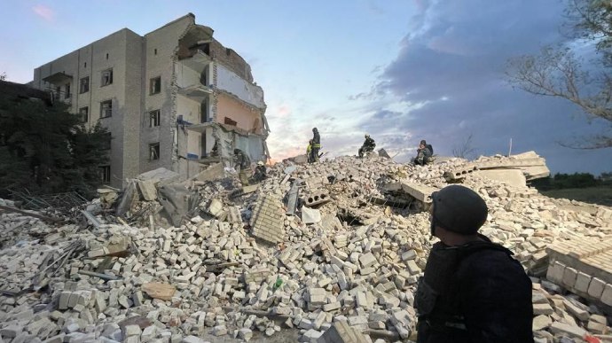 Over 30 people could be under rubble of destroyed residential apartments block in Chasiv Yar