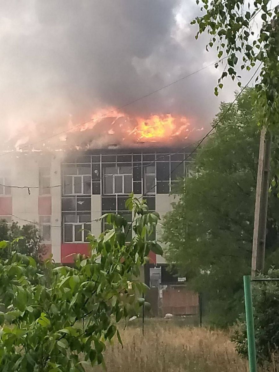 School on fire as result of Russian shelling in Soledar