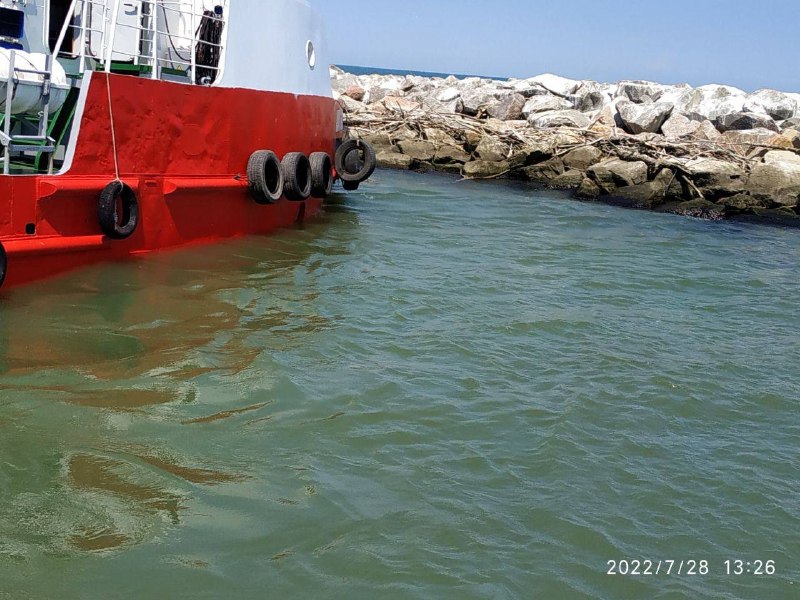 At the mouth of the Danube, the Ukrainian hydrographic vessel Shlyahovyk damaged as a result of a collision with an unknown explosive device