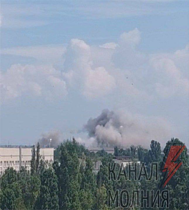 Smoke is rising in ​​temporarily occupied Nova Kakhovka. Photos from social networks