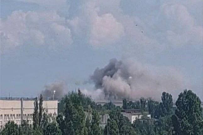Fire and explosions near Oleshky