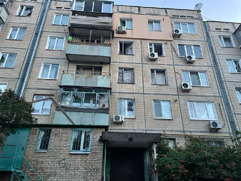 Russian army shelled Nikopol overnight with MLRS GRAD. 3 civilians wounded
