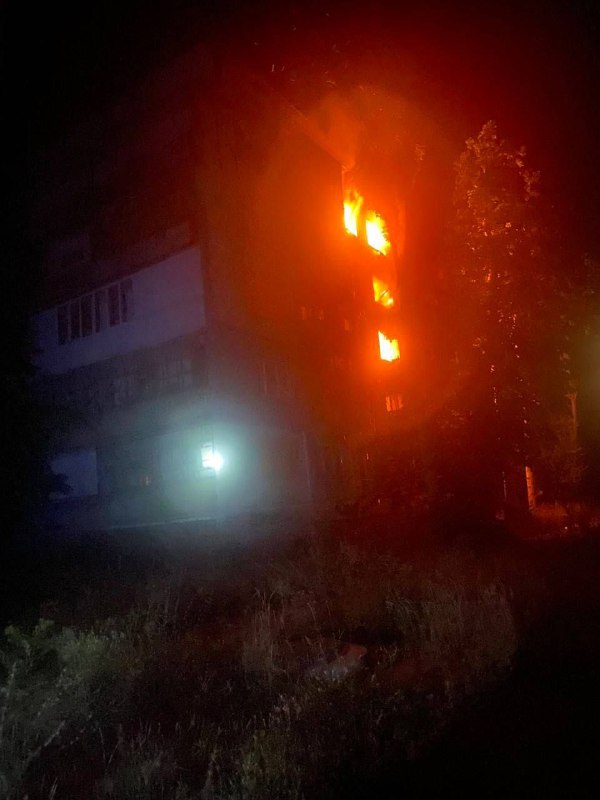 Residential building caught fire in Bakhmut as result of Russian army shelling