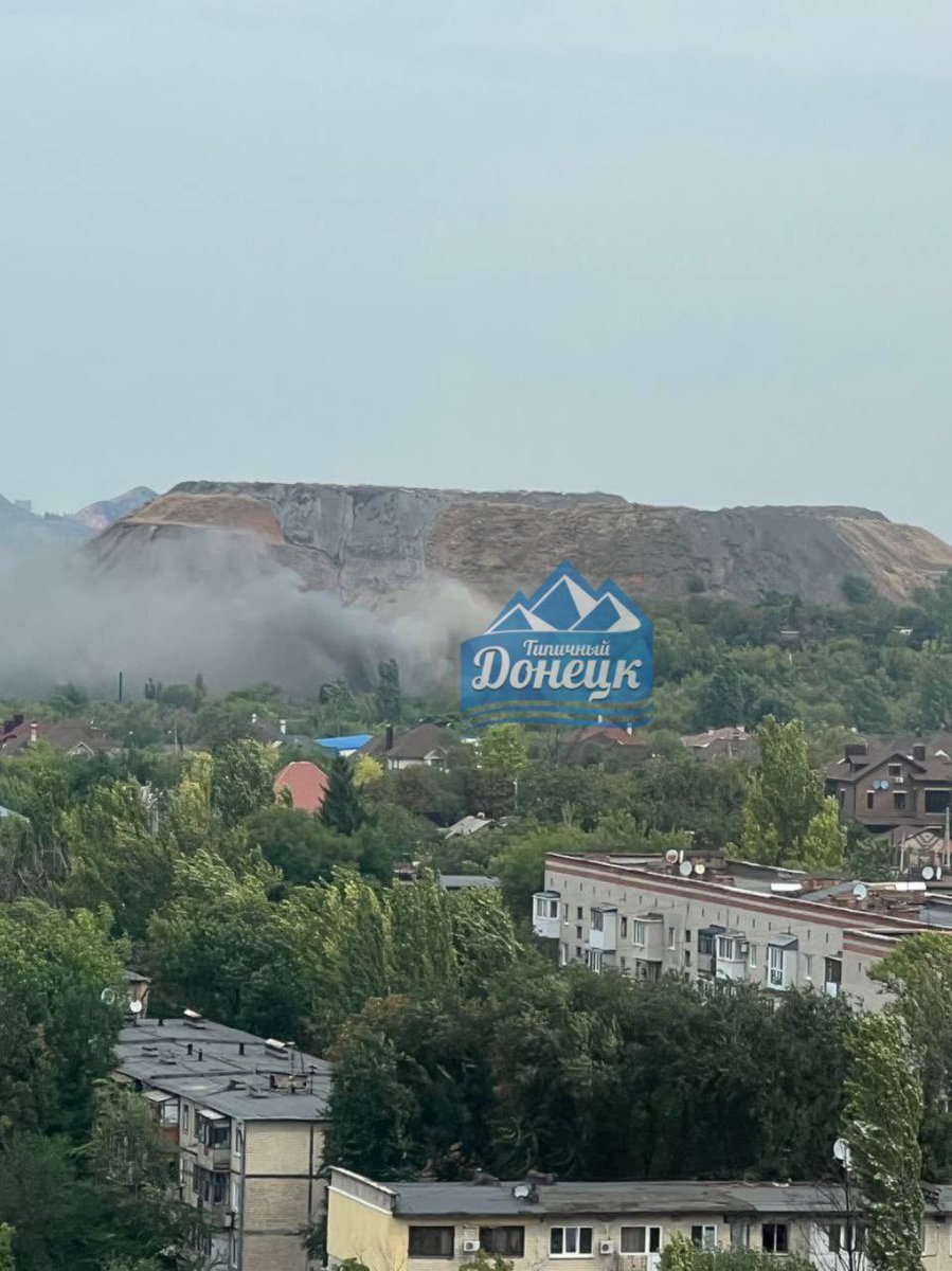 Fire at garages near Kalinina mine in Donetsk as result of shelling