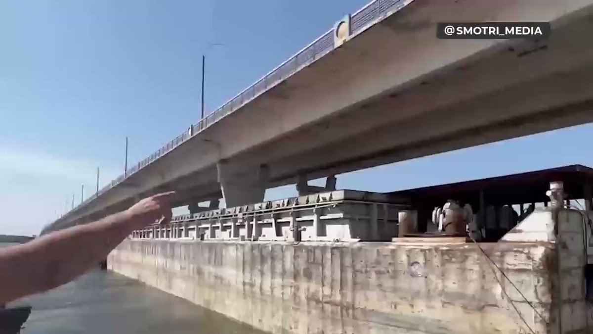 Russian army deploying pontoon bridge at Antonivsky bridge in Kherson