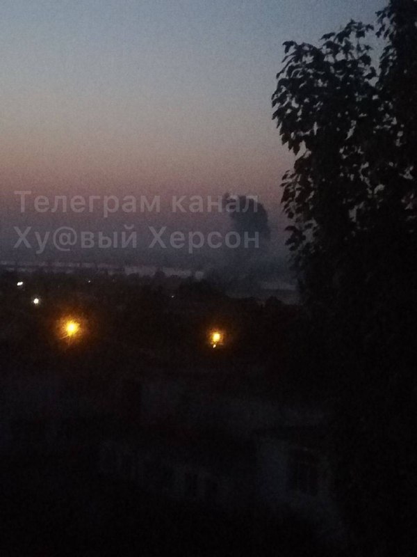 At least 3 missile hits at Antonivsky bridge