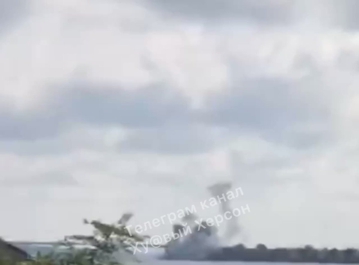 New missile strike reported at Antonivsky bridge