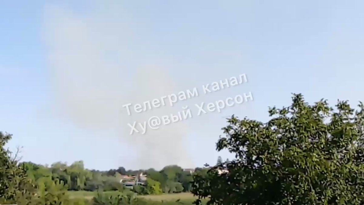 Tomyna Balka ~20km west from Kherson. Detonation of Russian ammunition. Now