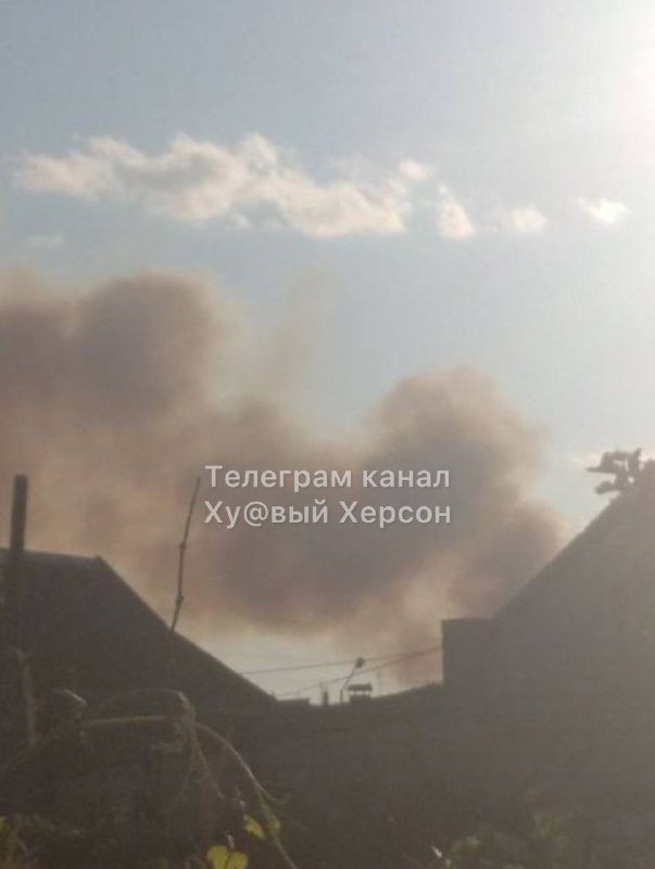 Smoke visible in Skadovsk, possible not related to military activity