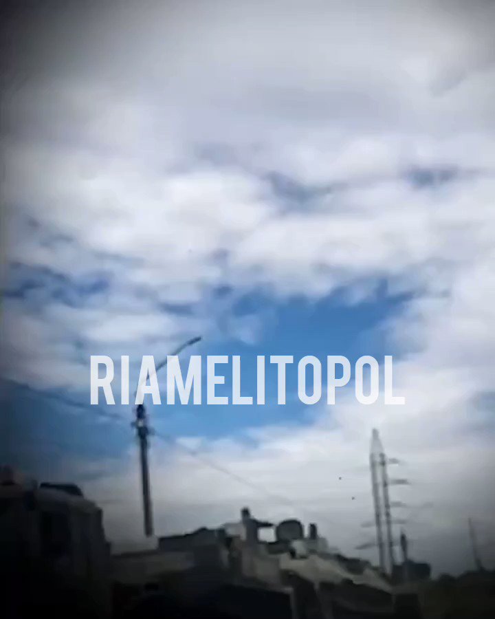 Big Russian military convoy filmed in Melitopol on Kakhovske highway towards Kherson