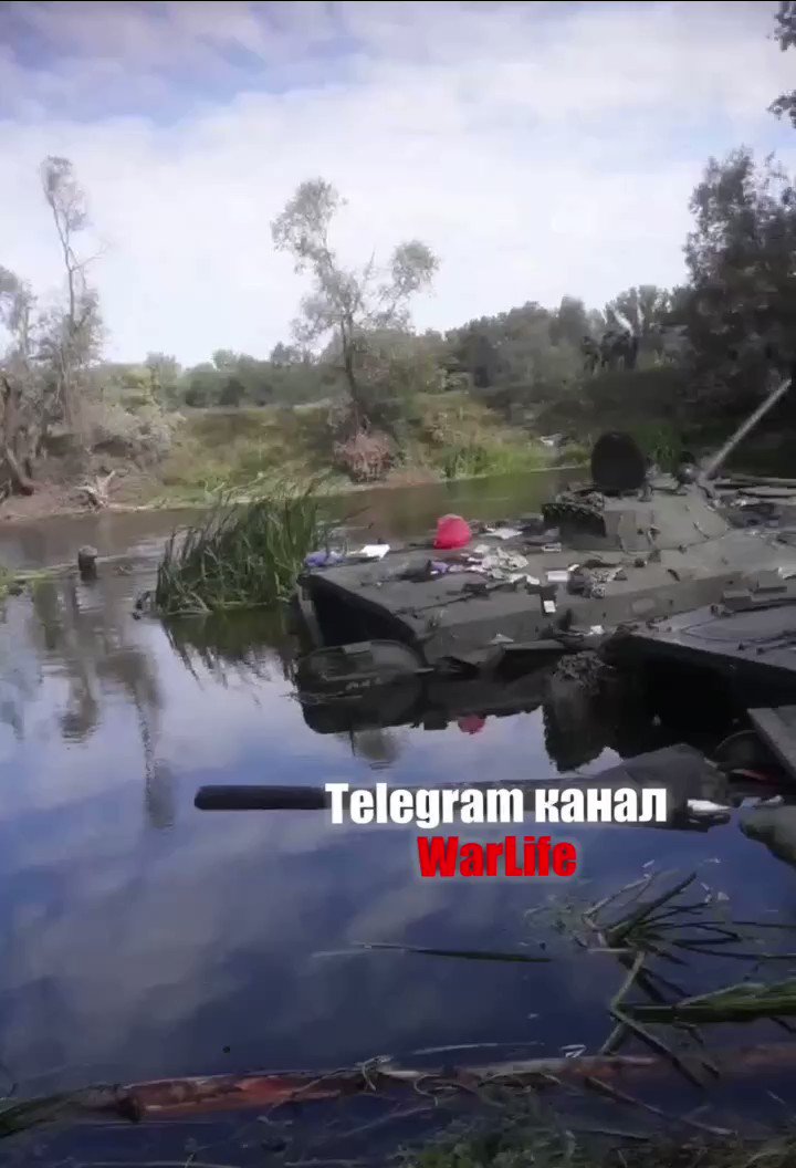 Russian troops have drown 3 APCs while fleeing Kharkiv region