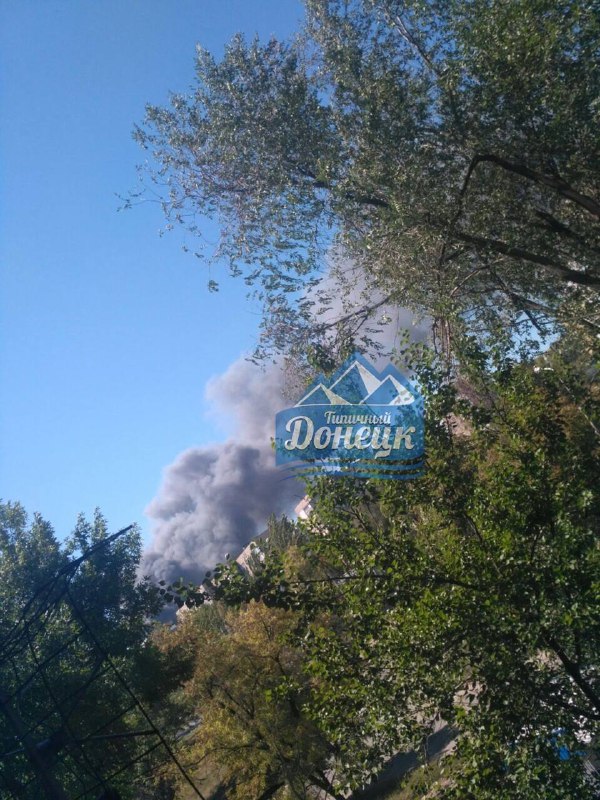 Big fire at Shirokiy district in Donetsk