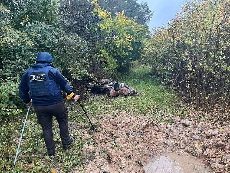 4 civilians were killed by landmine in the forest near Shestovytsia village of Chernihiv region