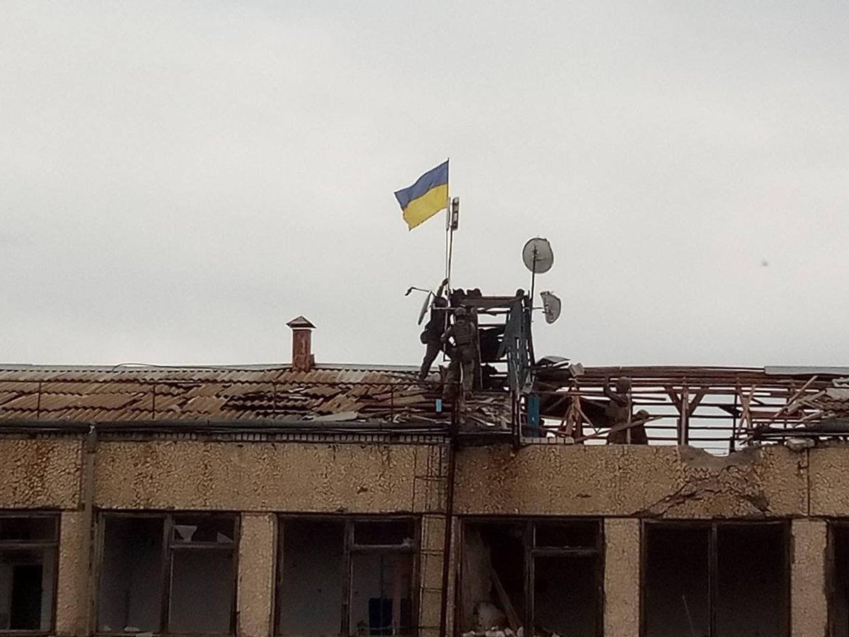 Ukrainian military raised flag over Myrolyubivka