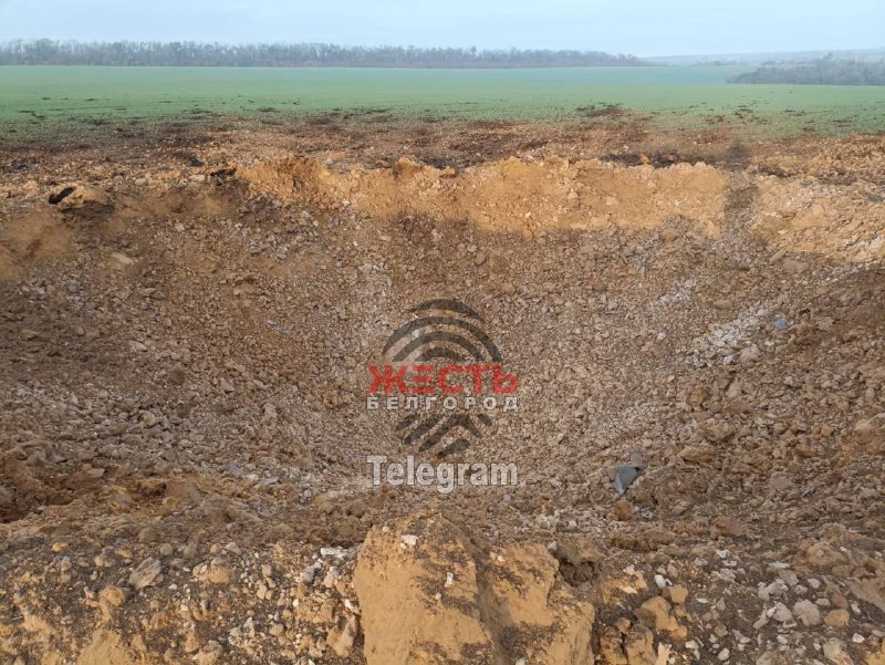 Big crater in Rovenki district of Belgorod region after explosion overnight. Possible Iskander missile failure after launch. Also missile of Pantsyr system found