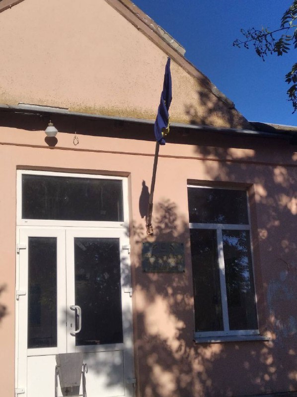 Ukrainian flag raised in Novomykolaivka of Kherson region