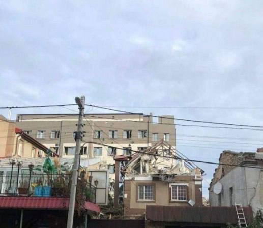 Missile strike reported at Ninel hotel in Kherson, used as a base by Russian FSB