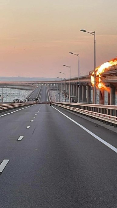 Image of Crimean bridge: train is in fire and both road lanes cut