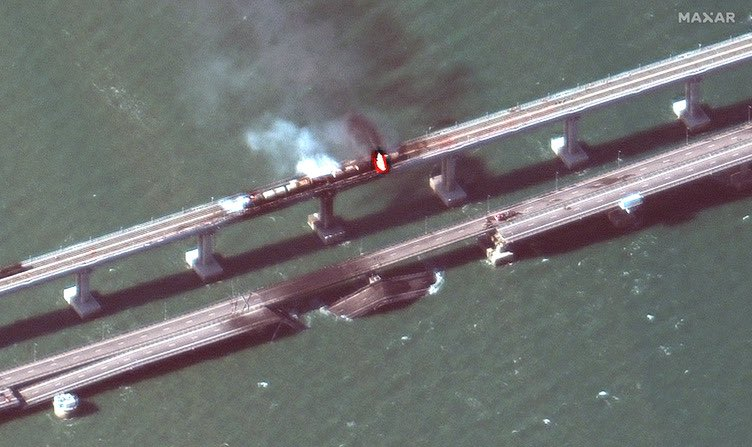 Imagery of the Crimean Bridge this morning from @Maxar