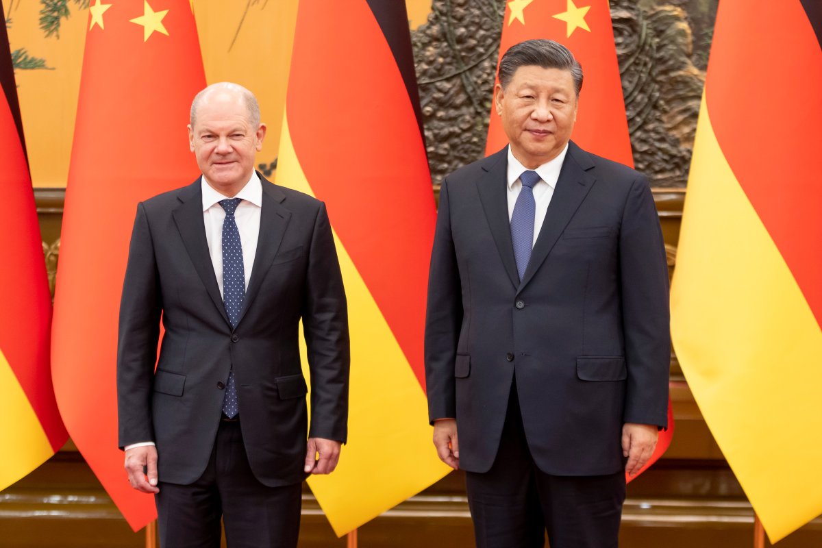 Chancellor Scholz: Putin's war is challenging the global peaceful order. In Beijing, I asked President Xi to bring his influence on Russia to bear. We agree that atomic threats are extremely dangerous. The use of such weapons would cross a red line