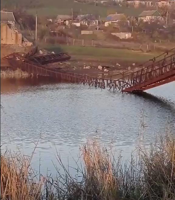 Yesterday, local residents of Snihurivka reported that Russians blew up a pedestrian bridge. Video appeared today