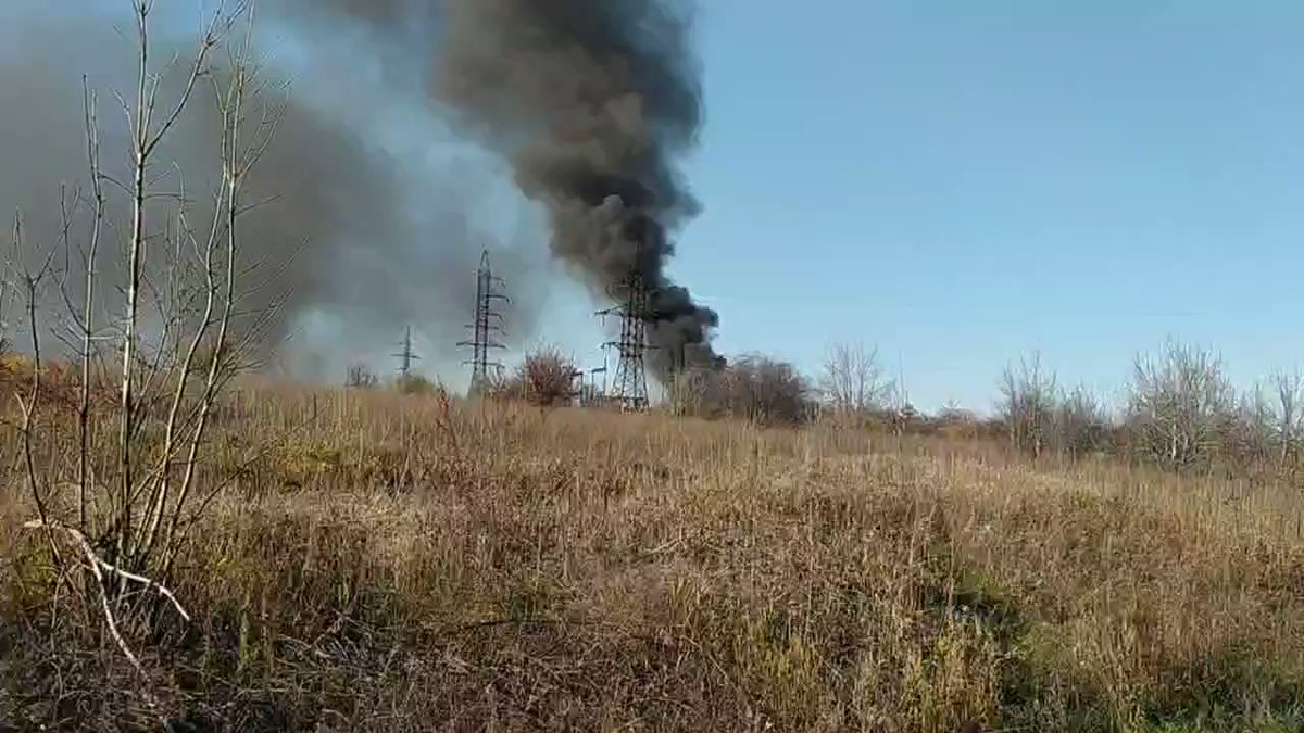 An electrical substation is on fire in Yasynuvata