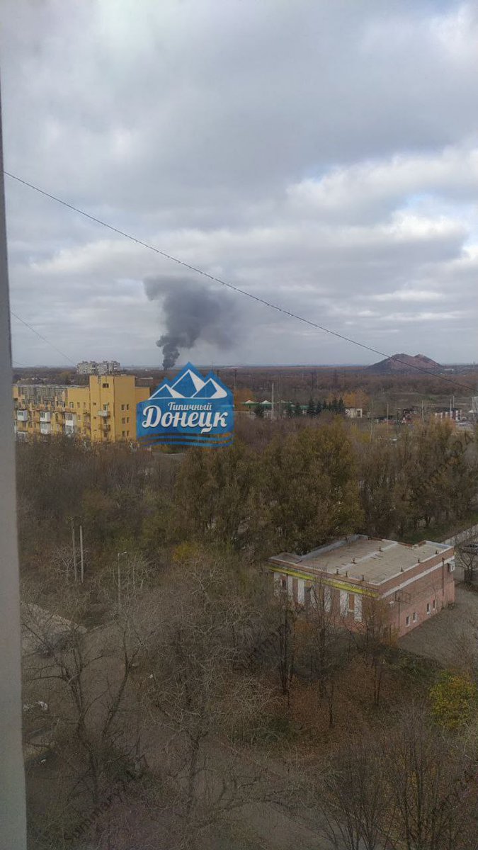 Explosions and fire in Petrivsky district of Donetsk