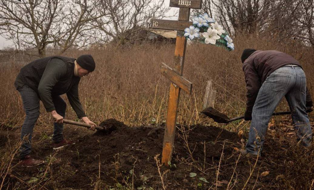 On the outskirts of Kherson in the village of Pravdyne, a new mass burial of people killed by the Russian military was discovered. The bodies were found with their hands tied and blindfolded. All were shot in the head at close range